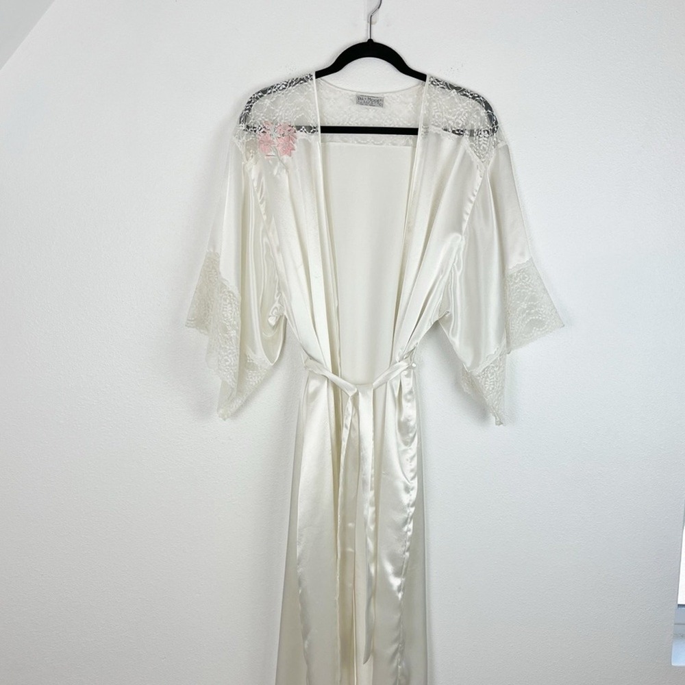 Vintage White Satin Lace Robe Large Embroidery Bridal Boudoir Glam Soft Elegance - Picture 4 of 12
